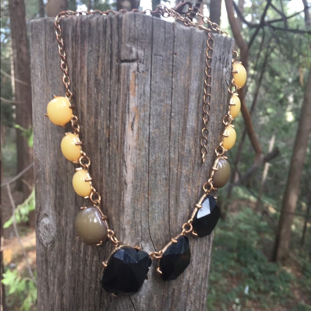 Vintage statement piece necklaces in black / gold - Picture 2 of 4